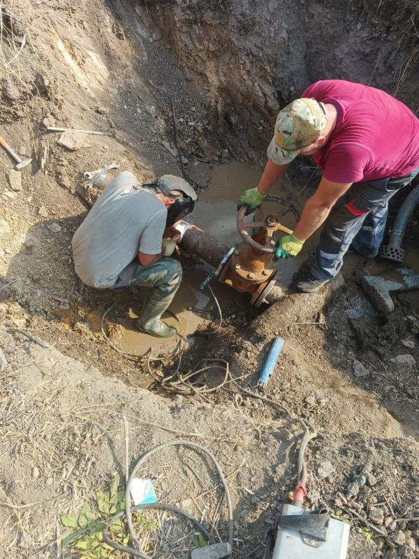 Ремонт запорной арматуры помог вернуть воду жителям Юнокоммунаровска Ремонт запорной арматуры помог вернуть воду жителям Юнокоммунаровска