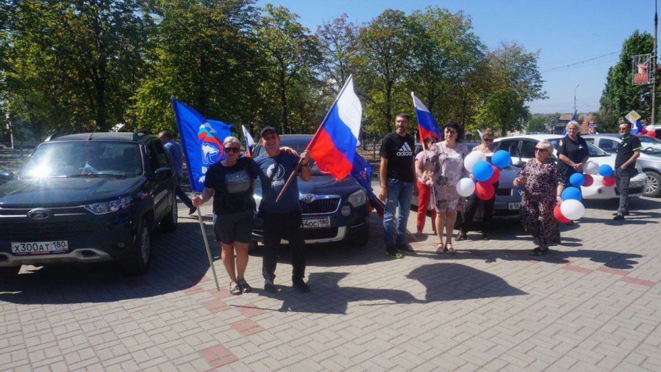 В единстве наша сила!. Автопробег ко Дню флага Российской Федерации, организованный местным отделением партии «Единая Россия» В единстве наша сила!. Автопробег ко Дню флага Российской Федерации, организованный местным отделением партии «Единая Россия»