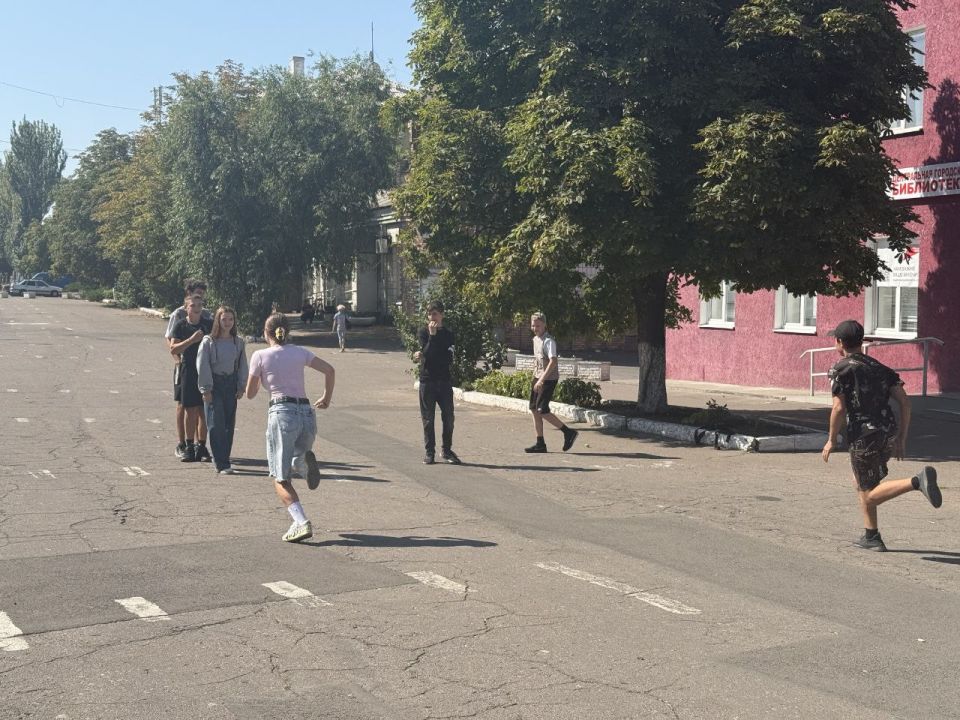 22 августа 2025 года сотрудниками МБУ "Центр культуры и досуга города Дебальцево" была проведена спортивная программа "За флаг России, за Донбасс", посвященная Дню Государственного флага Российской Федерации 22 августа 2025 года сотрудниками МБУ "Центр культуры и досуга города Дебальцево" была проведена спортивная программа "За флаг России, за Донбасс", посвященная Дню Государственного флага Российской Федерации