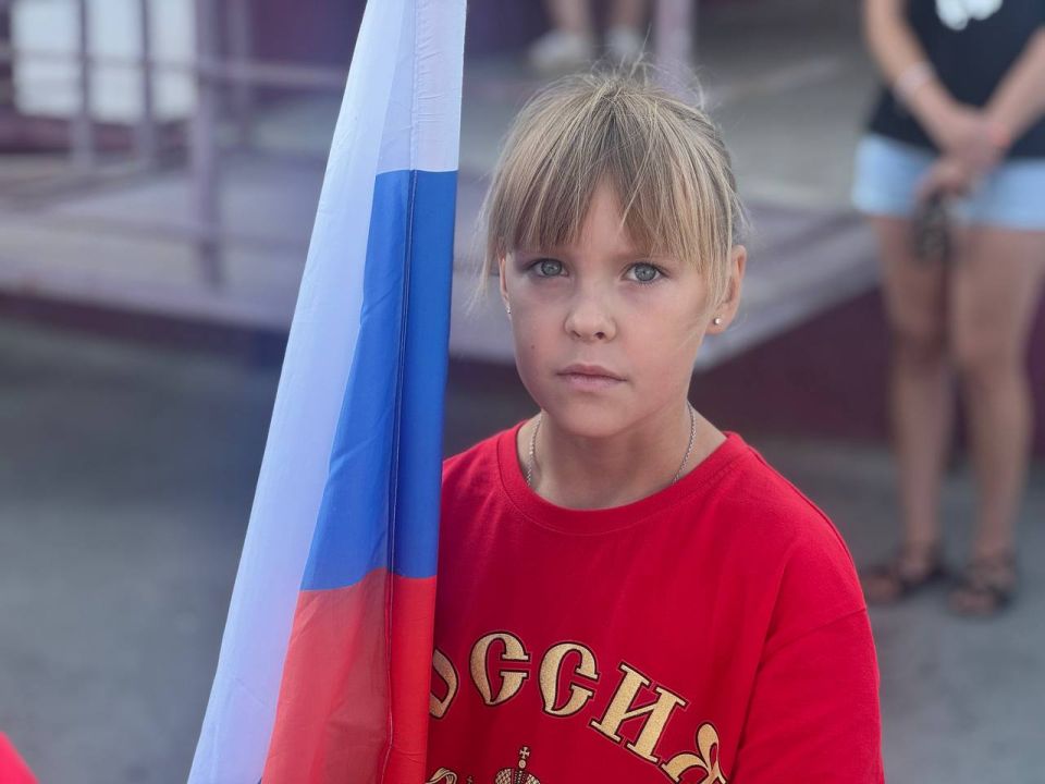 В России - День Государственного флага В России - День Государственного флага