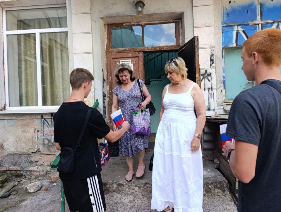 Александр Качанов: Всероссийская акция. Городской округ Докучаевск присоединился к всероссийскому празднованию Дня Государственного флага Российской Федерации Александр Качанов: Всероссийская акция. Городской округ Докучаевск присоединился к всероссийскому празднованию Дня Государственного флага Российской Федерации