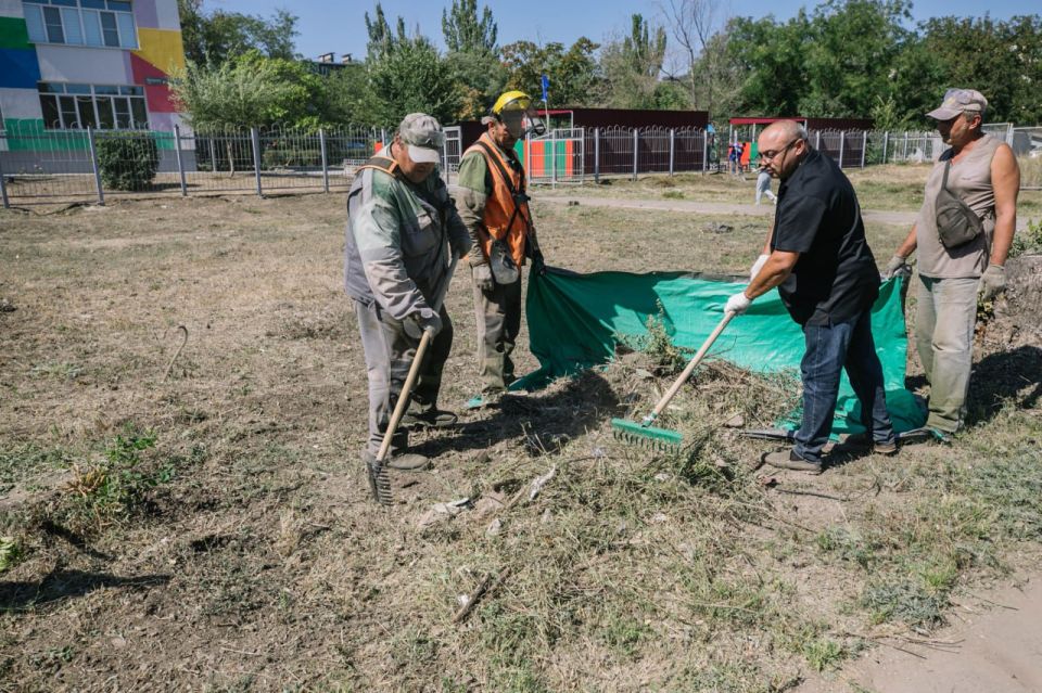 Антон Кольцов: Принял участие в общегородском субботнике Антон Кольцов: Принял участие в общегородском субботнике