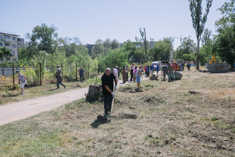 Антон Кольцов: Принял участие в общегородском субботнике Антон Кольцов: Принял участие в общегородском субботнике