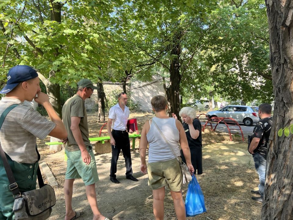 По поручению Главы ДНР Дениса Пушилина 22.08.2025 по адресу: г. Донецк, пр. Ленинский,2 состоялась встреча с жителями, на которой присутствовал заместитель руководителя Управы Ленинского внутригородского района Анатолий... По поручению Главы ДНР Дениса Пушилина 22.08.2025 по адресу: г. Донецк, пр. Ленинский,2 состоялась встреча с жителями, на которой присутствовал заместитель руководителя Управы Ленинского внутригородского района Анатолий...