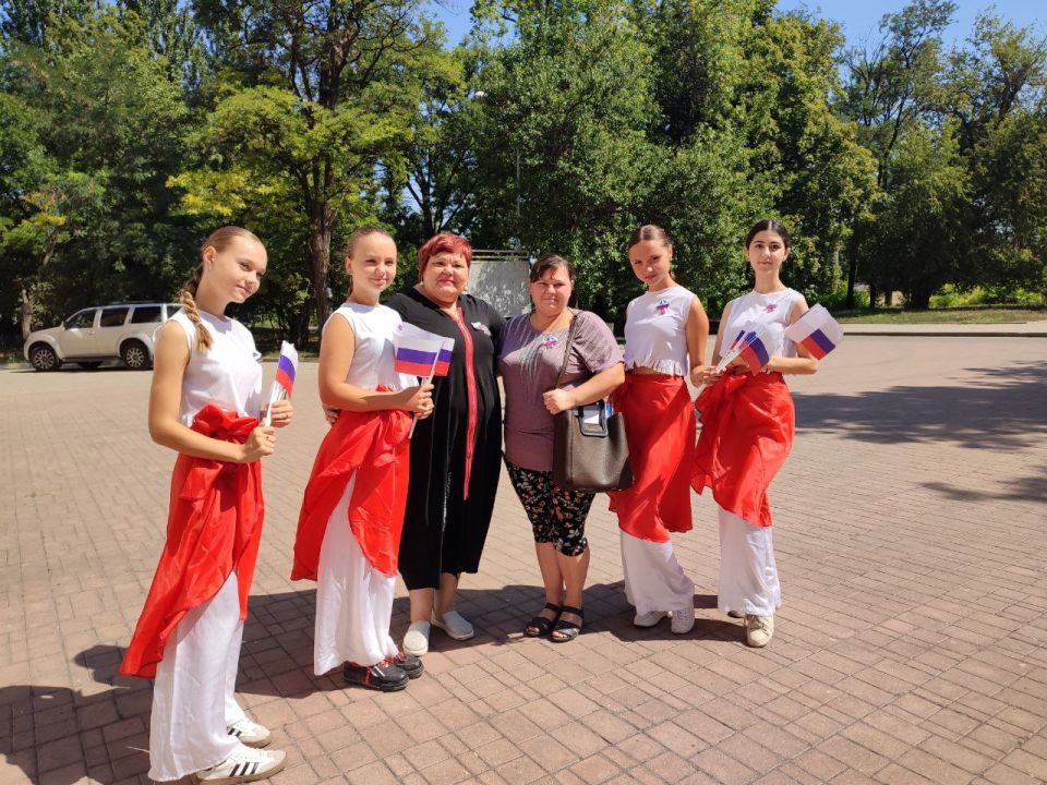В посёлке Северный прошла душевная патриотическая акция «Триколор в массы» В посёлке Северный прошла душевная патриотическая акция «Триколор в массы»