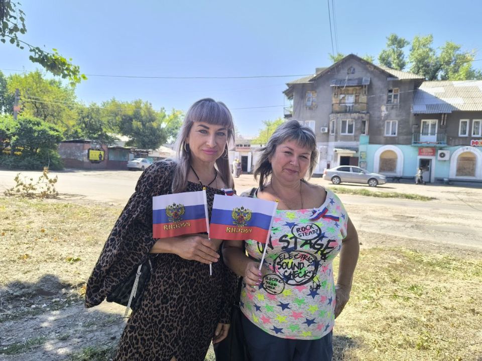 Роман Конев: В Никитовском районе Горловки прошла патриотическая акция «Российский триколор» Роман Конев: В Никитовском районе Горловки прошла патриотическая акция «Российский триколор»