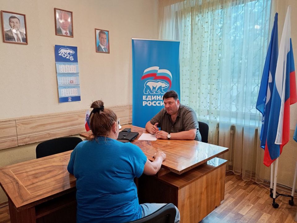 Валентин Левченко: В общественной приемной партии "Единая Россия" Киевского района города Донецка депутат Донецкого городского совета Василий Гребенюк провел очередной прием граждан Валентин Левченко: В общественной приемной партии "Единая Россия" Киевского района города Донецка депутат Донецкого городского совета Василий Гребенюк провел очередной прием граждан