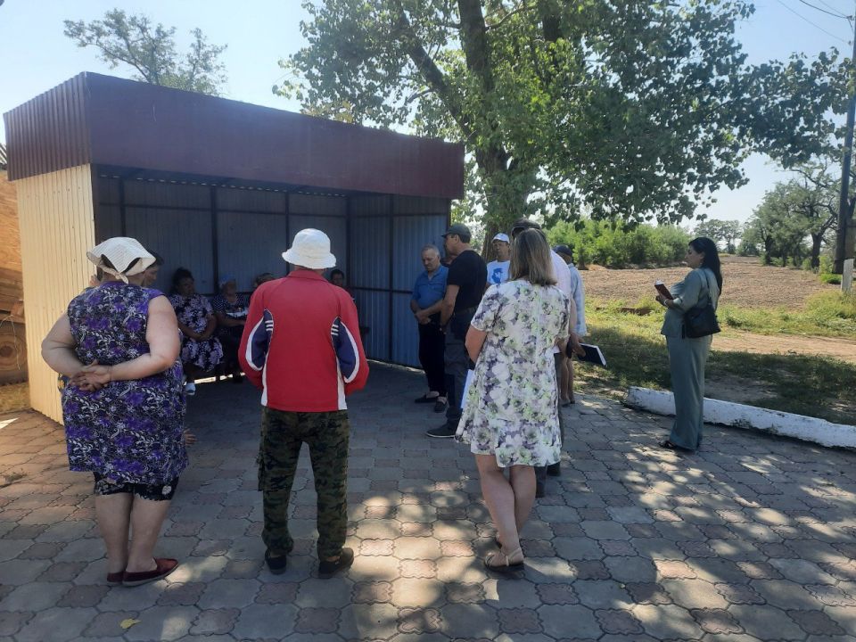 Таймураз Арсоев: В продолжение диалога с жителями, инициированного Главой ДНР Денисом Пушилиным, состоялась встреча с населением поселка Кропивницкое (Волновахский муниципальный округ, ул. Чапаева). Во встрече принял участие... Таймураз Арсоев: В продолжение диалога с жителями, инициированного Главой ДНР Денисом Пушилиным, состоялась встреча с населением поселка Кропивницкое (Волновахский муниципальный округ, ул. Чапаева). Во встрече принял участие...