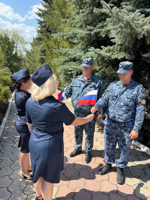 В учреждениях ГУФСИН России по ДНР отпраздновали День Государственного флага Российской Федерации В учреждениях ГУФСИН России по ДНР отпраздновали День Государственного флага Российской Федерации