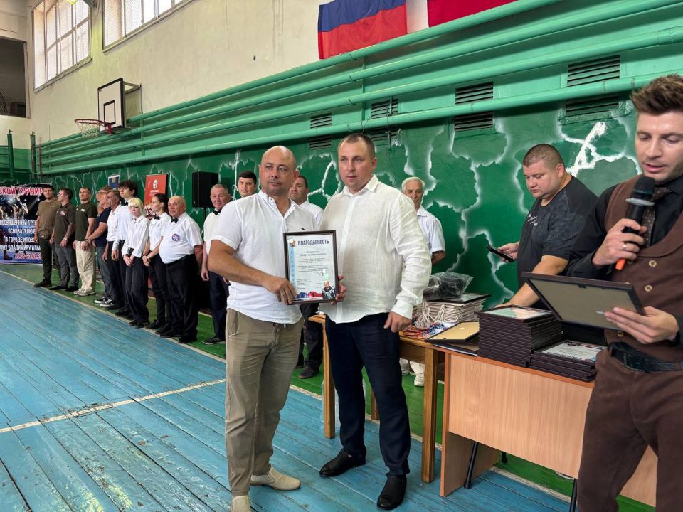 Турнир памяти. Сегодня в СК "Локомотив" прошел городской турнир по боксу, посвященный памяти Владимира Ильича Андриевского – тренера и воспитателя, основателя Иловайской боксерской школы Турнир памяти. Сегодня в СК "Локомотив" прошел городской турнир по боксу, посвященный памяти Владимира Ильича Андриевского – тренера и воспитателя, основателя Иловайской боксерской школы
