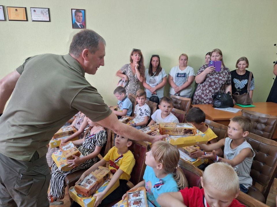 По инициативе активистов Женского движения партии Единая Россия в Шахтерске состоялся праздник День первоклассника "Классное время" По инициативе активистов Женского движения партии Единая Россия в Шахтерске состоялся праздник День первоклассника "Классное время"