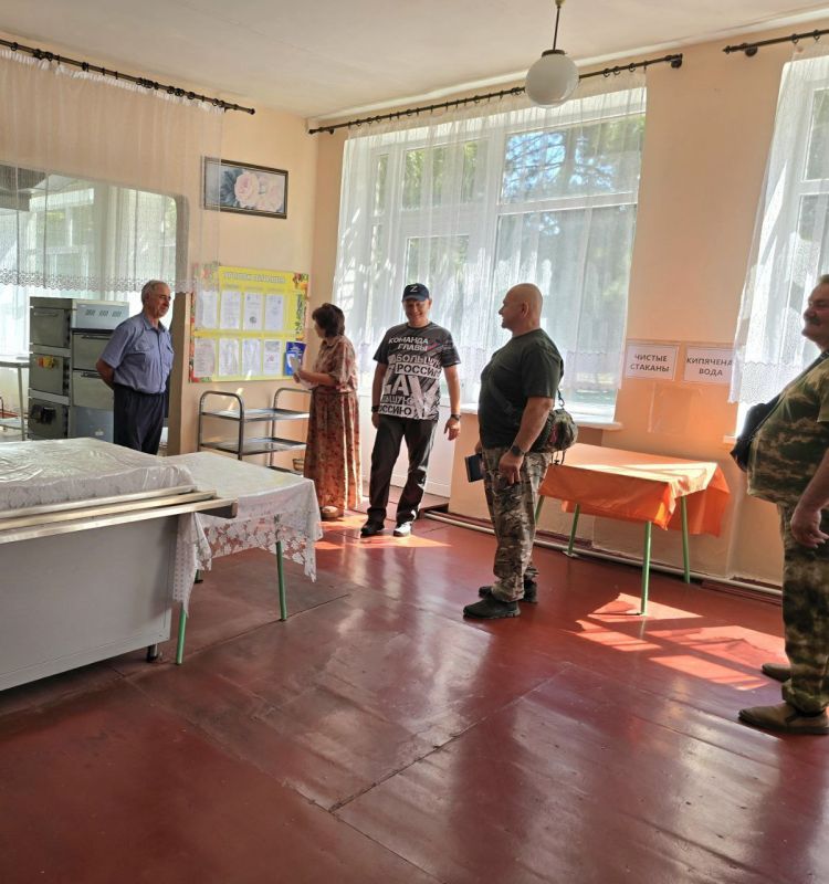 Дмитрий Огилец: По поручению Главы Донецкой Народной Республики и во исполнении Распоряжения Председателя Народного Совета депутаты проводят мониторинг готовности школ к новому учебному году Дмитрий Огилец: По поручению Главы Донецкой Народной Республики и во исполнении Распоряжения Председателя Народного Совета депутаты проводят мониторинг готовности школ к новому учебному году