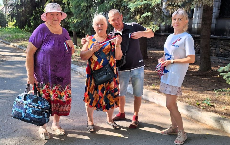 Сегодня, 22 августа, в День Государственного флага Российской Федерации, в рамках партийного проекта Единой России «Историческая память» и проекта «Эхо времен» Общественного Движения «Донецкая Республика» в Советском... Сегодня, 22 августа, в День Государственного флага Российской Федерации, в рамках партийного проекта Единой России «Историческая память» и проекта «Эхо времен» Общественного Движения «Донецкая Республика» в Советском...