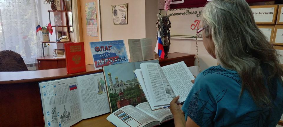 Информационная акция «Символы России – вехи истории» Информационная акция «Символы России – вехи истории»