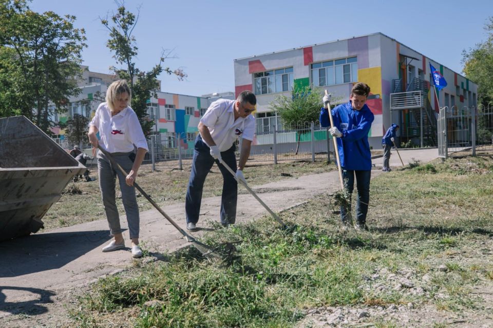 Антон Кольцов: Принял участие в общегородском субботнике Антон Кольцов: Принял участие в общегородском субботнике