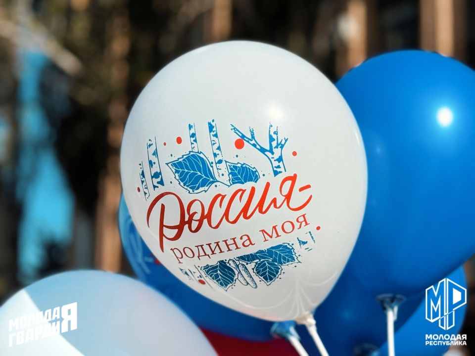 Молодёжь Тореза поддерживает символ единства и чести России Молодёжь Тореза поддерживает символ единства и чести России
