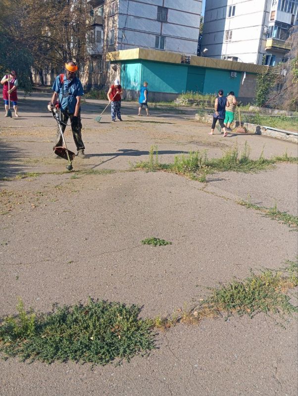 По партийному проекту "Чистая страна" в городе Светлодарск прошёл экологический субботник, приуроченный к одному из самых значимых государственных праздников России – Дня Государственного флага! По партийному проекту "Чистая страна" в городе Светлодарск прошёл экологический субботник, приуроченный к одному из самых значимых государственных праздников России – Дня Государственного флага!
