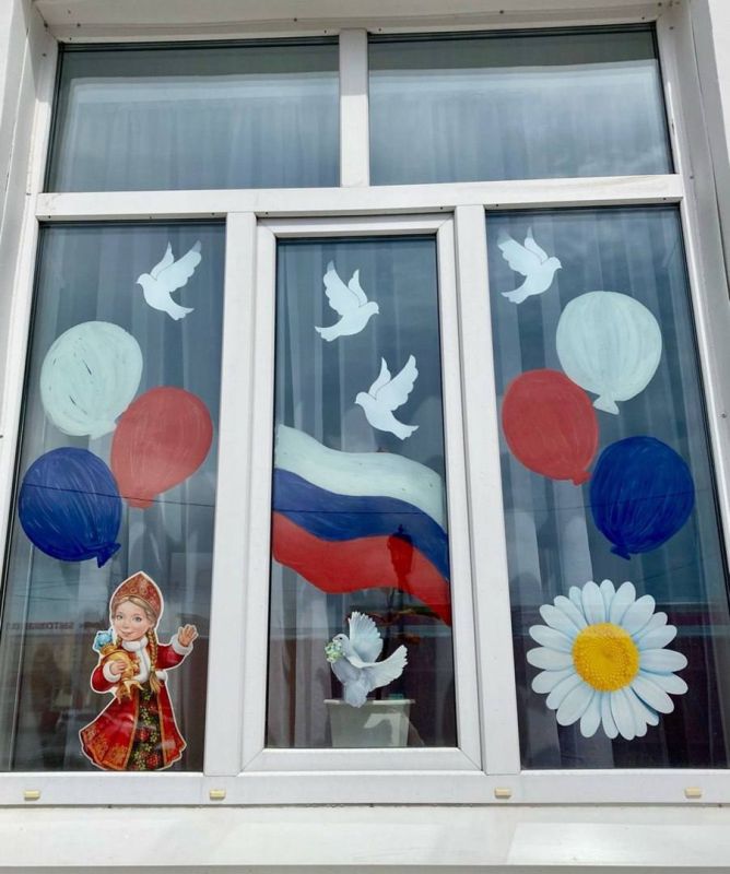 Роман Конев: В Калининском внутригородском районе города Горловка прошла Всероссийская патриотическая акция «Окна России» Роман Конев: В Калининском внутригородском районе города Горловка прошла Всероссийская патриотическая акция «Окна России»