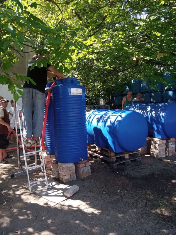 В Кировском продолжается подвоз воды В Кировском продолжается подвоз воды