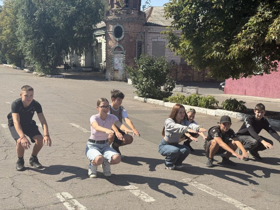 22 августа 2025 года сотрудниками МБУ "Центр культуры и досуга города Дебальцево" была проведена спортивная программа "За флаг России, за Донбасс", посвященная Дню Государственного флага Российской Федерации 22 августа 2025 года сотрудниками МБУ "Центр культуры и досуга города Дебальцево" была проведена спортивная программа "За флаг России, за Донбасс", посвященная Дню Государственного флага Российской Федерации