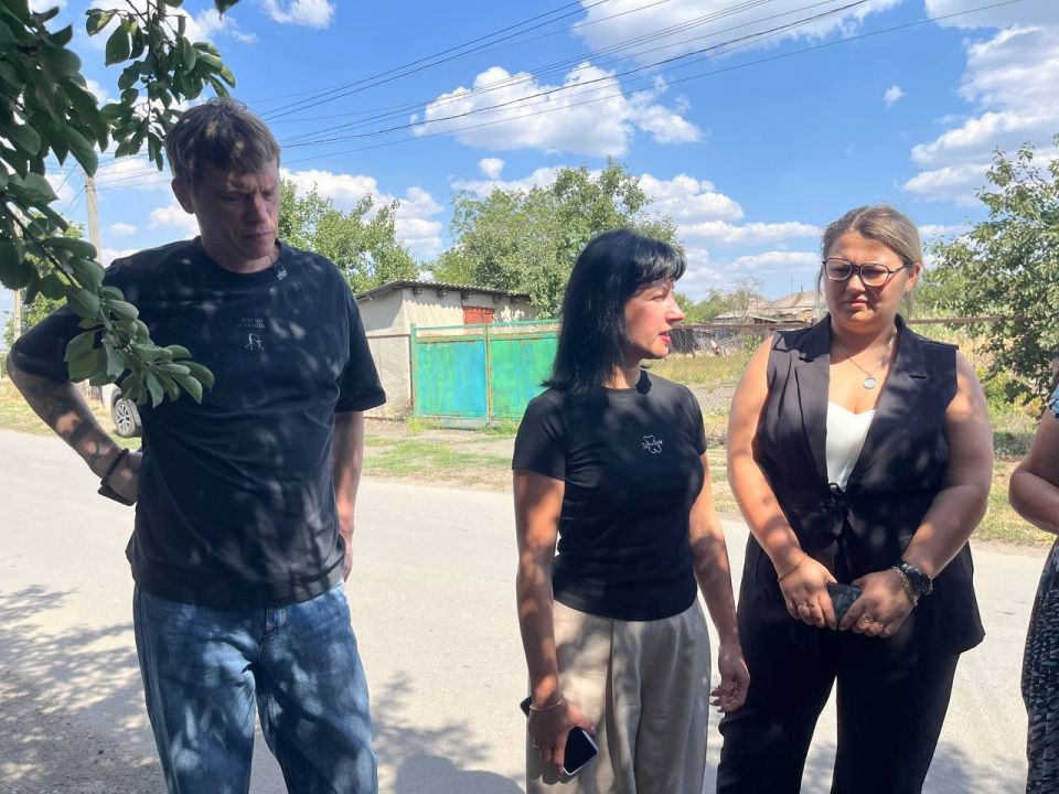 Сегодня заместитель главы Администрации городского округа Харцызск Юлия Михайленко совместно с депутатом Харцызского городского совета Геннадием Брунько в пгт Зуевка провели сход граждан, на котором были обсуждены актуальные... Сегодня заместитель главы Администрации городского округа Харцызск Юлия Михайленко совместно с депутатом Харцызского городского совета Геннадием Брунько в пгт Зуевка провели сход граждан, на котором были обсуждены актуальные...