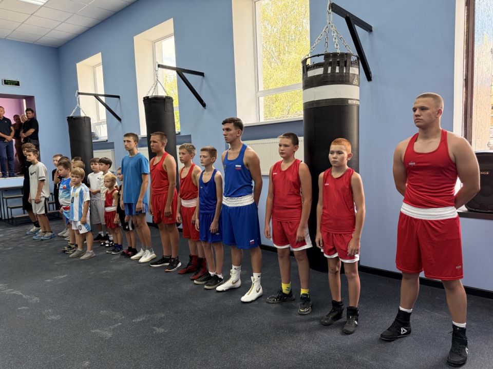 Александр Шатов: 22 августа, в День Флага Российской Федерации, состоялось торжественное открытие зала бокса «Ринг» Александр Шатов: 22 августа, в День Флага Российской Федерации, состоялось торжественное открытие зала бокса «Ринг»