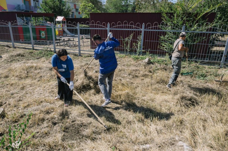 Антон Кольцов: Принял участие в общегородском субботнике Антон Кольцов: Принял участие в общегородском субботнике