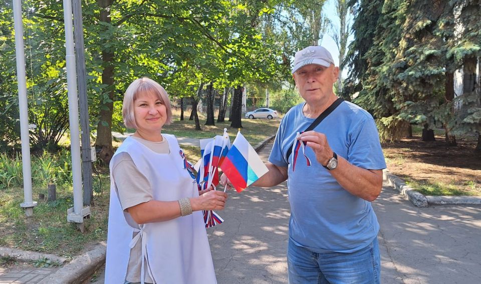 Сегодня, 22 августа, в День Государственного флага Российской Федерации, в рамках партийного проекта Единой России «Историческая память» и проекта «Эхо времен» Общественного Движения «Донецкая Республика» в Советском... Сегодня, 22 августа, в День Государственного флага Российской Федерации, в рамках партийного проекта Единой России «Историческая память» и проекта «Эхо времен» Общественного Движения «Донецкая Республика» в Советском...