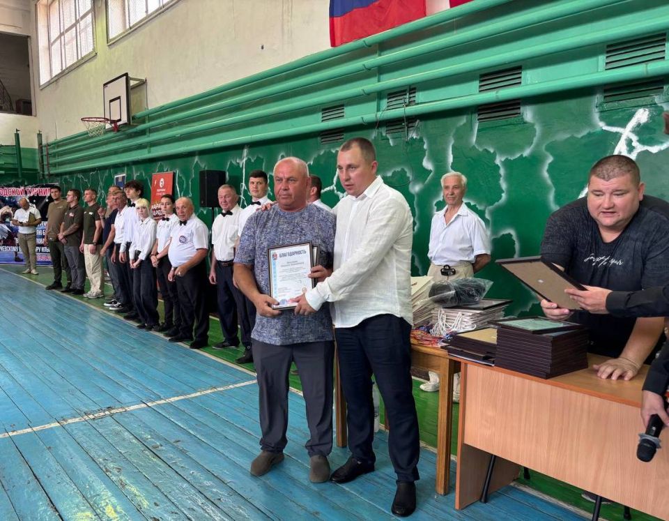 Турнир памяти. Сегодня в СК "Локомотив" прошел городской турнир по боксу, посвященный памяти Владимира Ильича Андриевского – тренера и воспитателя, основателя Иловайской боксерской школы Турнир памяти. Сегодня в СК "Локомотив" прошел городской турнир по боксу, посвященный памяти Владимира Ильича Андриевского – тренера и воспитателя, основателя Иловайской боксерской школы