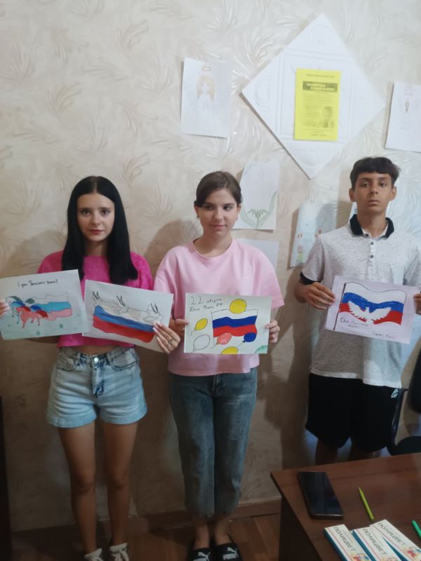 Сегодня в рамках реализации проекта «Единая Россия», «Крепкая семья», а также в связи с празднованием Дня Государственного флага Российской Федерации, отделом опеки и попечительства администрации организован конкурс... Сегодня в рамках реализации проекта «Единая Россия», «Крепкая семья», а также в связи с празднованием Дня Государственного флага Российской Федерации, отделом опеки и попечительства администрации организован конкурс...