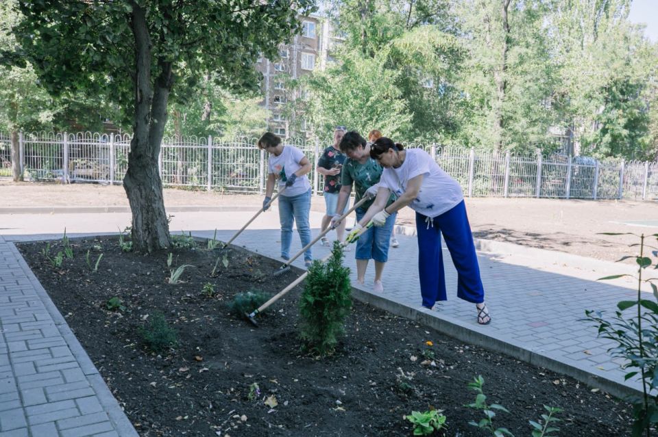 Антон Кольцов: Принял участие в общегородском субботнике Антон Кольцов: Принял участие в общегородском субботнике