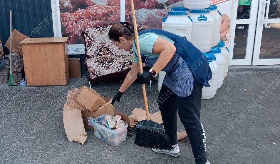 Рука об руку: Управа и жители благоустроили детские площадки Рука об руку: Управа и жители благоустроили детские площадки
