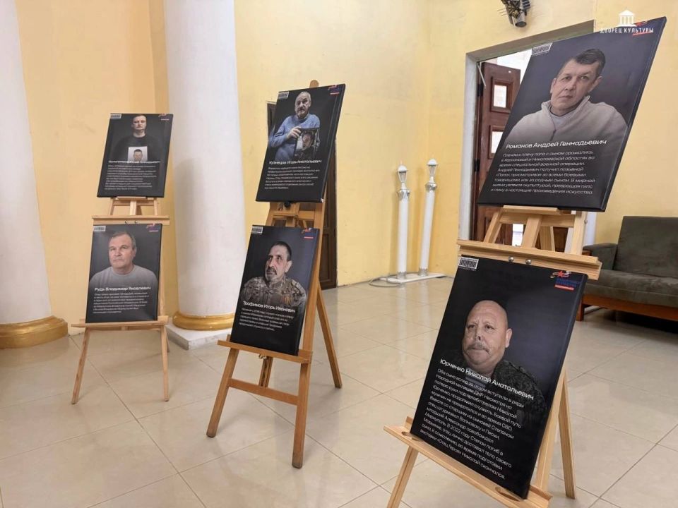 В фойе Дворца Культуры работает выставка «Отец героя» В фойе Дворца Культуры работает выставка «Отец героя»