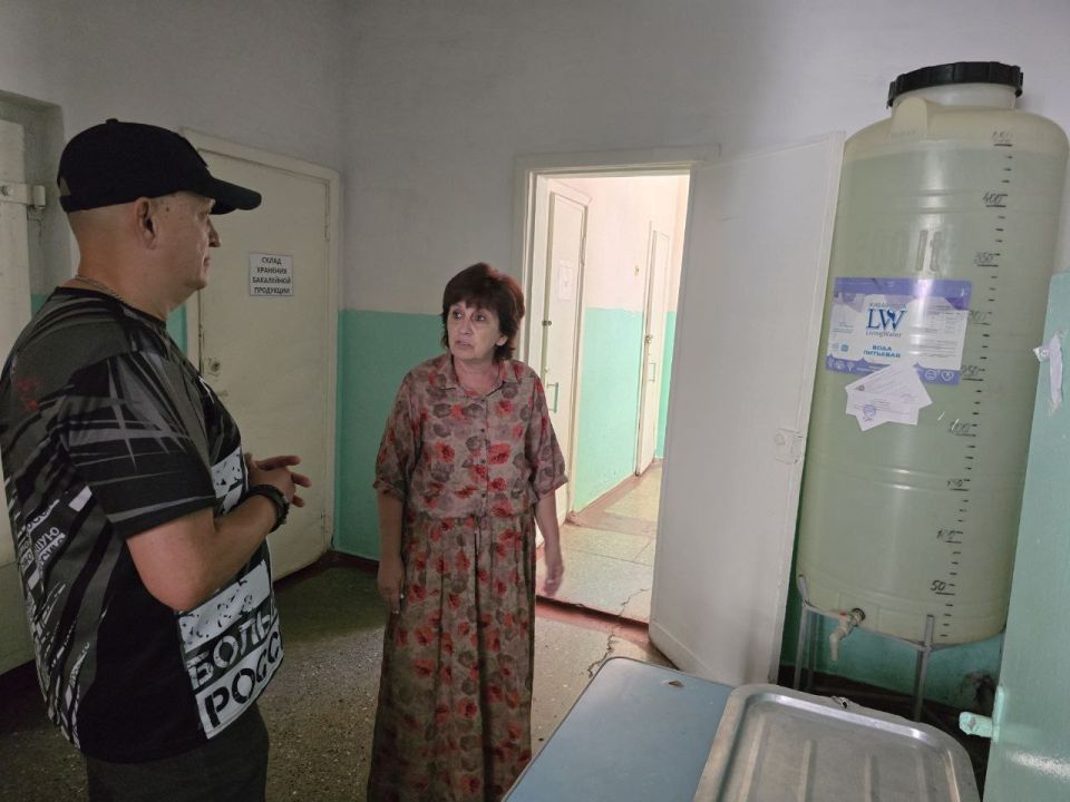 Дмитрий Огилец: По поручению Главы Донецкой Народной Республики и во исполнении Распоряжения Председателя Народного Совета депутаты проводят мониторинг готовности школ к новому учебному году Дмитрий Огилец: По поручению Главы Донецкой Народной Республики и во исполнении Распоряжения Председателя Народного Совета депутаты проводят мониторинг готовности школ к новому учебному году