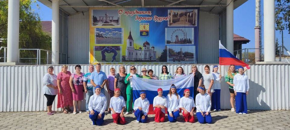 Мангушский муниципальный округ активно включился в акцию «Символ народа», продемонстрировав единение с общероссийскими ценностями и подчеркнув уникальность своей территории Мангушский муниципальный округ активно включился в акцию «Символ народа», продемонстрировав единение с общероссийскими ценностями и подчеркнув уникальность своей территории