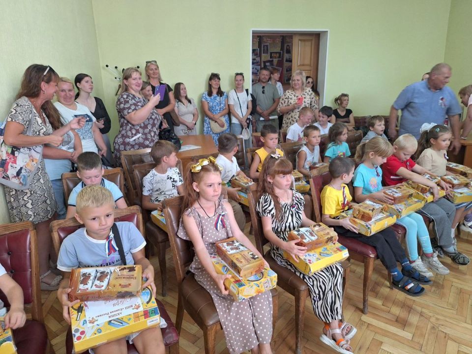 Александр Шатов: Акция «Собери ребенка в школу» Александр Шатов: Акция «Собери ребенка в школу»