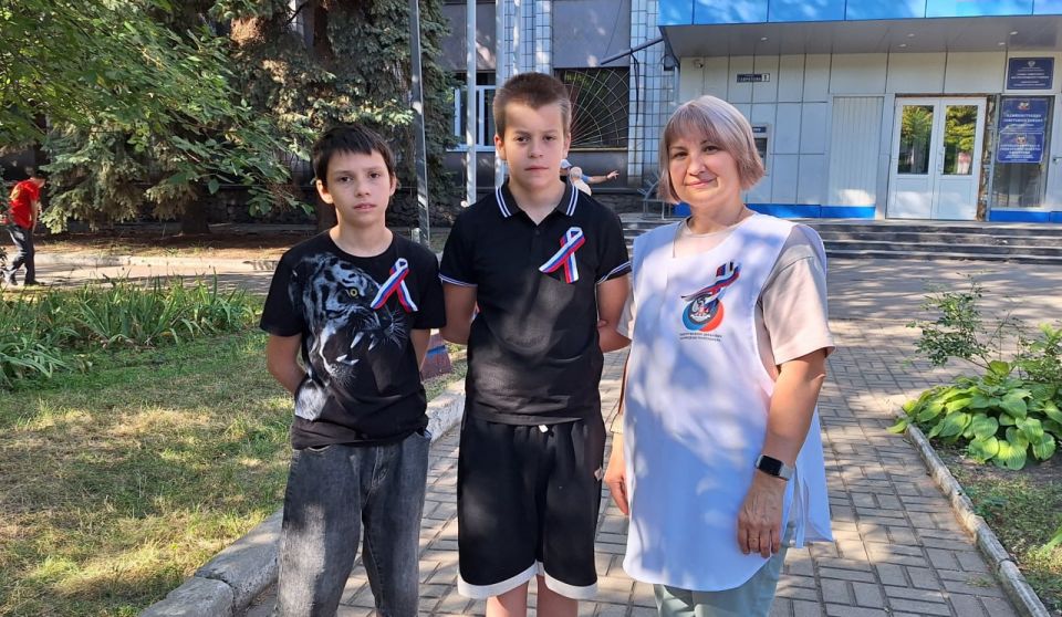 Сегодня, 22 августа, в День Государственного флага Российской Федерации, в рамках партийного проекта Единой России «Историческая память» и проекта «Эхо времен» Общественного Движения «Донецкая Республика» в Советском... Сегодня, 22 августа, в День Государственного флага Российской Федерации, в рамках партийного проекта Единой России «Историческая память» и проекта «Эхо времен» Общественного Движения «Донецкая Республика» в Советском...