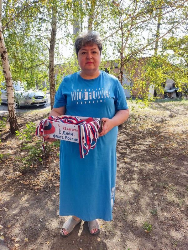 Сегодня, 22 августа, чтобы поздравить жителей города Моспино с Днём Государственного флага Российской Федерации, сотрудники Моспинского управления провели акцию, в рамках которой раздавали ленты триколор - символ единства и... Сегодня, 22 августа, чтобы поздравить жителей города Моспино с Днём Государственного флага Российской Федерации, сотрудники Моспинского управления провели акцию, в рамках которой раздавали ленты триколор - символ единства и...