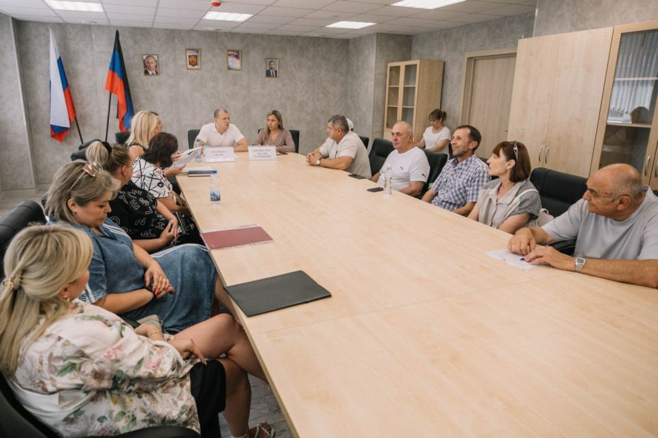 Антон Кольцов: С горожанами, которые ранее проживали в многоэтажке по проспекту Металлургов, 81, обсудили жилищные вопросы Антон Кольцов: С горожанами, которые ранее проживали в многоэтажке по проспекту Металлургов, 81, обсудили жилищные вопросы