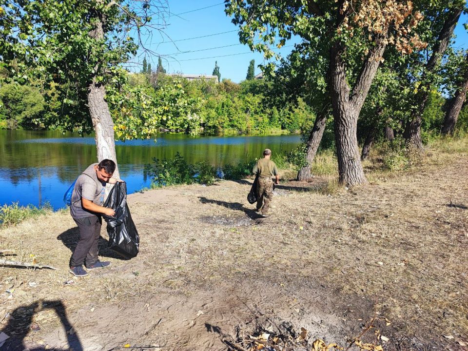 22 августа на территории городского округа Дебальцево в рамках Всероссийской акции «Вода России» состоялся экологический субботник по очистке от мусора берегов пруда на Заводском поселке 22 августа на территории городского округа Дебальцево в рамках Всероссийской акции «Вода России» состоялся экологический субботник по очистке от мусора берегов пруда на Заводском поселке