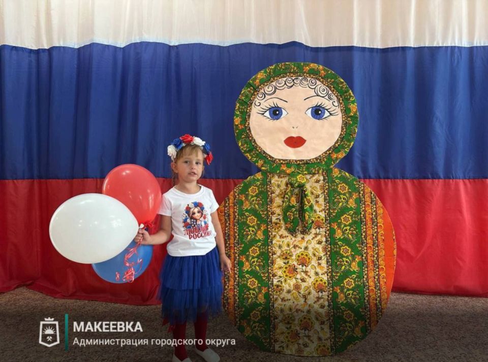 В макеевских детских садах прошли мероприятия, приуроченные ко Дню Государственного флага Российской Федерации В макеевских детских садах прошли мероприятия, приуроченные ко Дню Государственного флага Российской Федерации