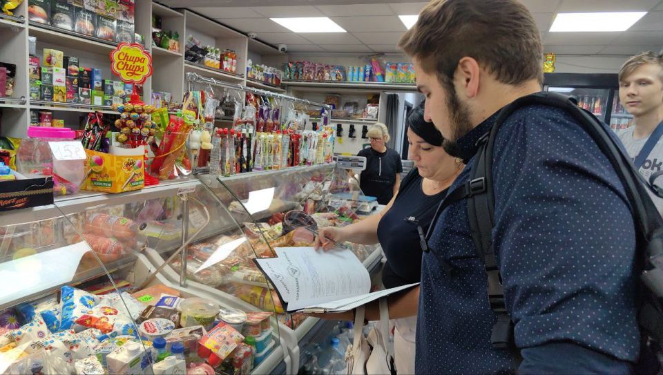 Иван Приходько: Активисты Народного контроля проверили ряд магазинов Горловки Иван Приходько: Активисты Народного контроля проверили ряд магазинов Горловки