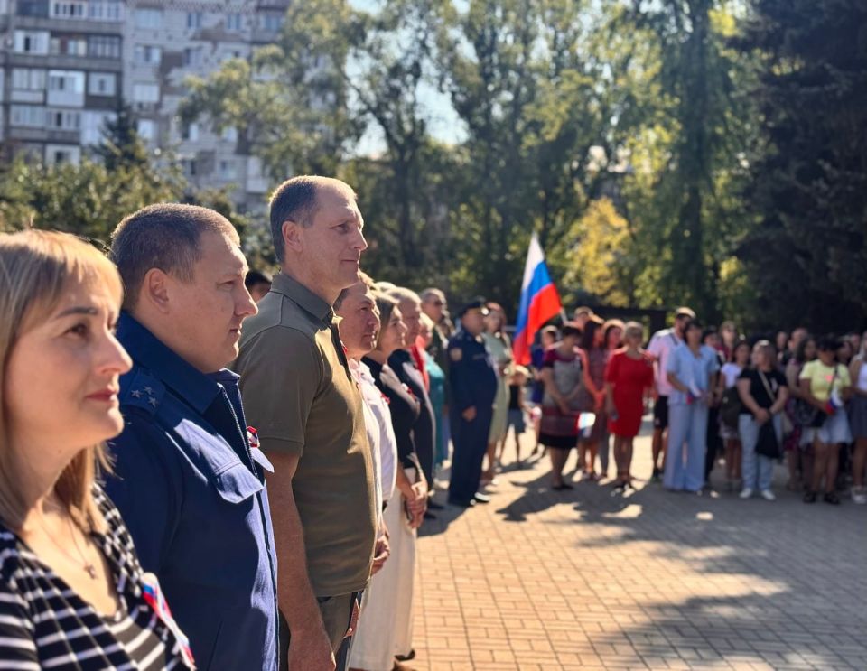 Александр Шатов: Дорогие земляки, примите искренние поздравления с государственным праздником — Днем Государственного флага Российской Федерации! Александр Шатов: Дорогие земляки, примите искренние поздравления с государственным праздником — Днем Государственного флага Российской Федерации!