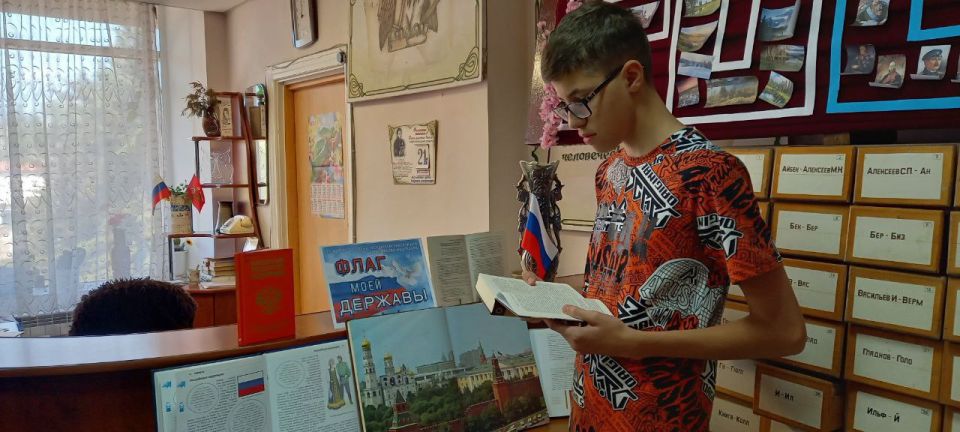 Информационная акция «Символы России – вехи истории» Информационная акция «Символы России – вехи истории»