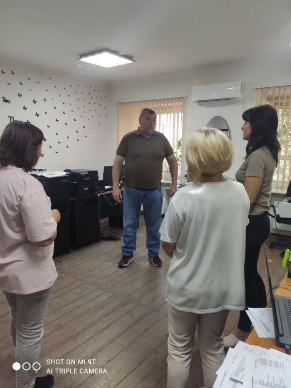 Депутат Мангушского муниципального совета, член фракции Всероссийской политической партии «ЕДИНАЯ РОССИЯ» в Мангушском муниципальном совете Мацука Анатолий Спиридонович провел встречу с коллективом Мангушской школы № 2 Депутат Мангушского муниципального совета, член фракции Всероссийской политической партии «ЕДИНАЯ РОССИЯ» в Мангушском муниципальном совете Мацука Анатолий Спиридонович провел встречу с коллективом Мангушской школы № 2