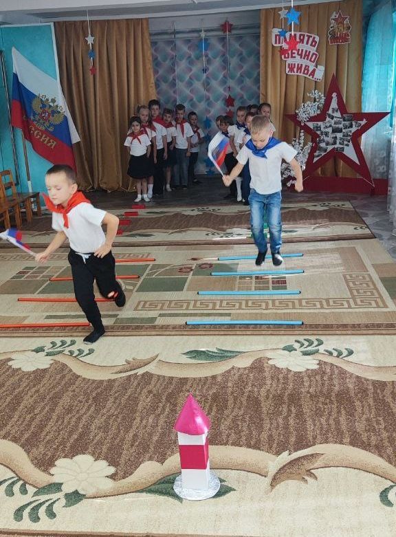 С целью приобщения детей к государственной символике Российской Федерации, а также воспитания чувства патриотизма 22 августа в ГКДОУ "Детский сад № 24 г.о. Харцызск" ДНР был проведен тематический досуг "Флаг у нас... С целью приобщения детей к государственной символике Российской Федерации, а также воспитания чувства патриотизма 22 августа в ГКДОУ "Детский сад № 24 г.о. Харцызск" ДНР был проведен тематический досуг "Флаг у нас...