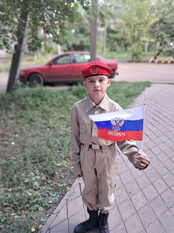 Юнармейцы ВПК «Амазонки» (Горловка) ярко отметили День флага России Юнармейцы ВПК «Амазонки» (Горловка) ярко отметили День флага России
