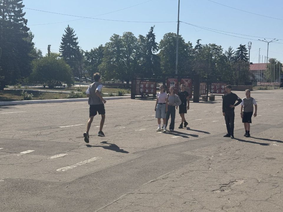 22 августа 2025 года сотрудниками МБУ "Центр культуры и досуга города Дебальцево" была проведена спортивная программа "За флаг России, за Донбасс", посвященная Дню Государственного флага Российской Федерации 22 августа 2025 года сотрудниками МБУ "Центр культуры и досуга города Дебальцево" была проведена спортивная программа "За флаг России, за Донбасс", посвященная Дню Государственного флага Российской Федерации