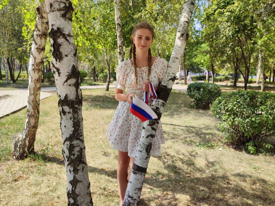 Елена Рязанцева: Российский триколор. В Пролетарском районе города Донецка в рамках Всероссийского мероприятия «#ЦветаРодины» состоялась акция «Флаг моего государства», приуроченная к празднованию Дня Государственного флага... Елена Рязанцева: Российский триколор. В Пролетарском районе города Донецка в рамках Всероссийского мероприятия «#ЦветаРодины» состоялась акция «Флаг моего государства», приуроченная к празднованию Дня Государственного флага...