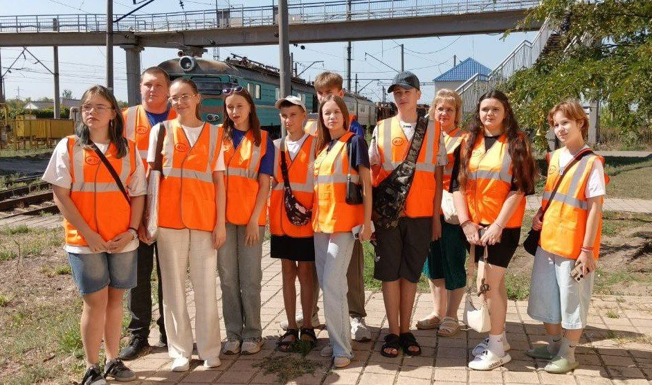 Первые и молодогвардейцы знакомятся с нужными республике профессиями Первые и молодогвардейцы знакомятся с нужными республике профессиями